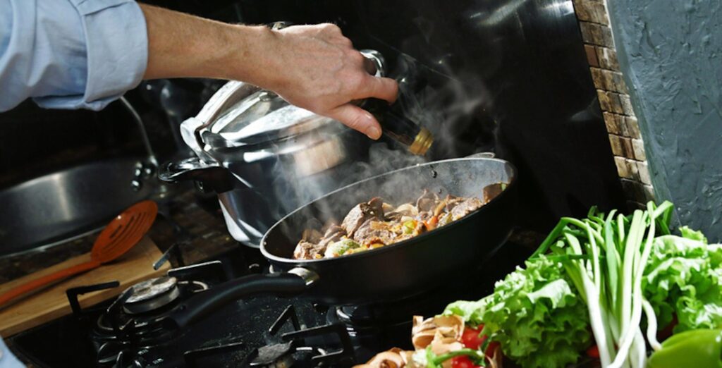 راهنمای انتخاب قابلمه و تابه چدنی و گرانیتی متناسب با نیازهای آشپزخانه شما
