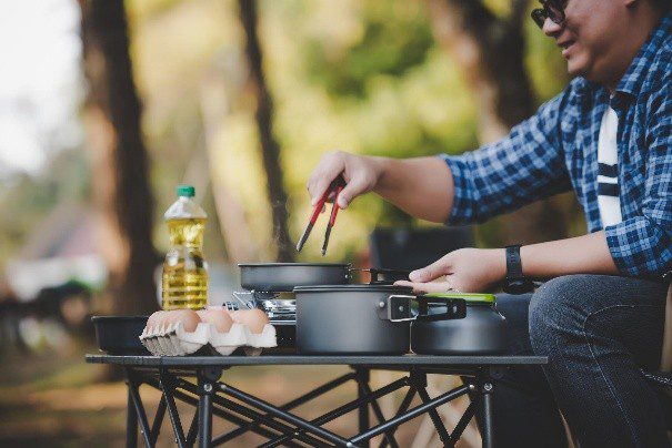 چطور با ظروف چدنی و گرانیتی غذاهای سالم‌تر و خوشمزه‌تر بپزیم؟