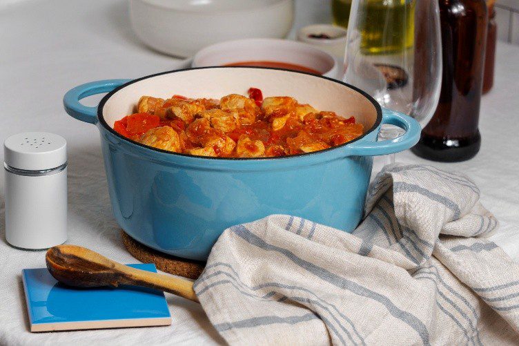 چطور با ظروف چدنی و گرانیتی غذاهای سالم‌تر و خوشمزه‌تر بپزیم؟
