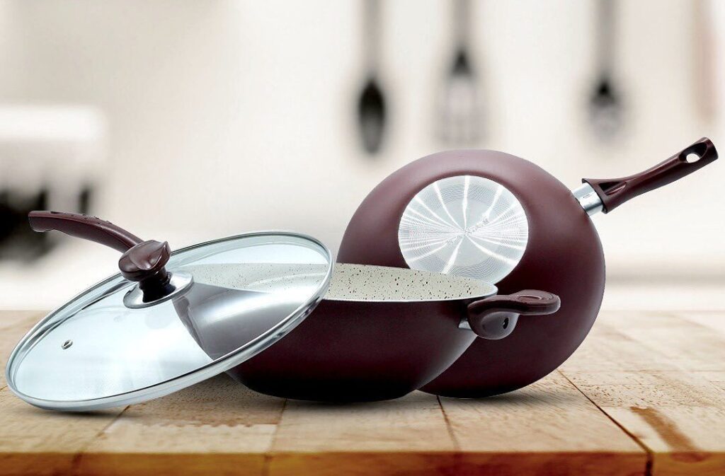 تابه وک چیست؟ انواع کاربردهای تابه وک در آشپزی