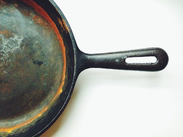 راه های جلوگیری از زنگ زدن قابلمه چدنی