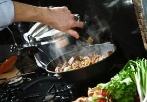 راهنمای انتخاب قابلمه و تابه چدنی و گرانیتی متناسب با نیازهای آشپزخانه شما