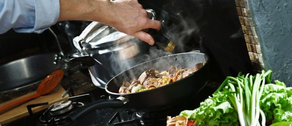 راهنمای انتخاب قابلمه و تابه چدنی و گرانیتی متناسب با نیازهای آشپزخانه شما